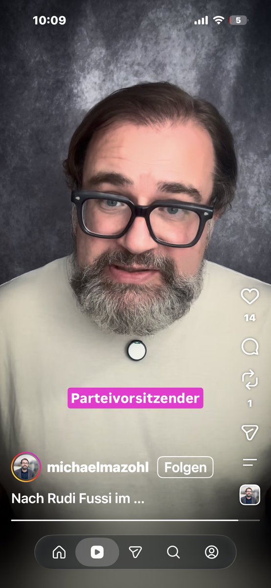 HallaMartin's tweet photo. Gerhard Zeiler erklärt in der Krone, er wäre bereit für den SPÖ-Vorsitz. Auf IG bekommt er aus der eigenen Partei schon die erste Aufgabe: erst einmal auf der Thaliastraße Flugzettel verteilen und mit den Leuten reden. Versuche mir gerade vorzustellen, wie Zeiler dafür seinen Managerkalender freiräumt. 😅…Das könnte noch sehr unterhaltsam werden.