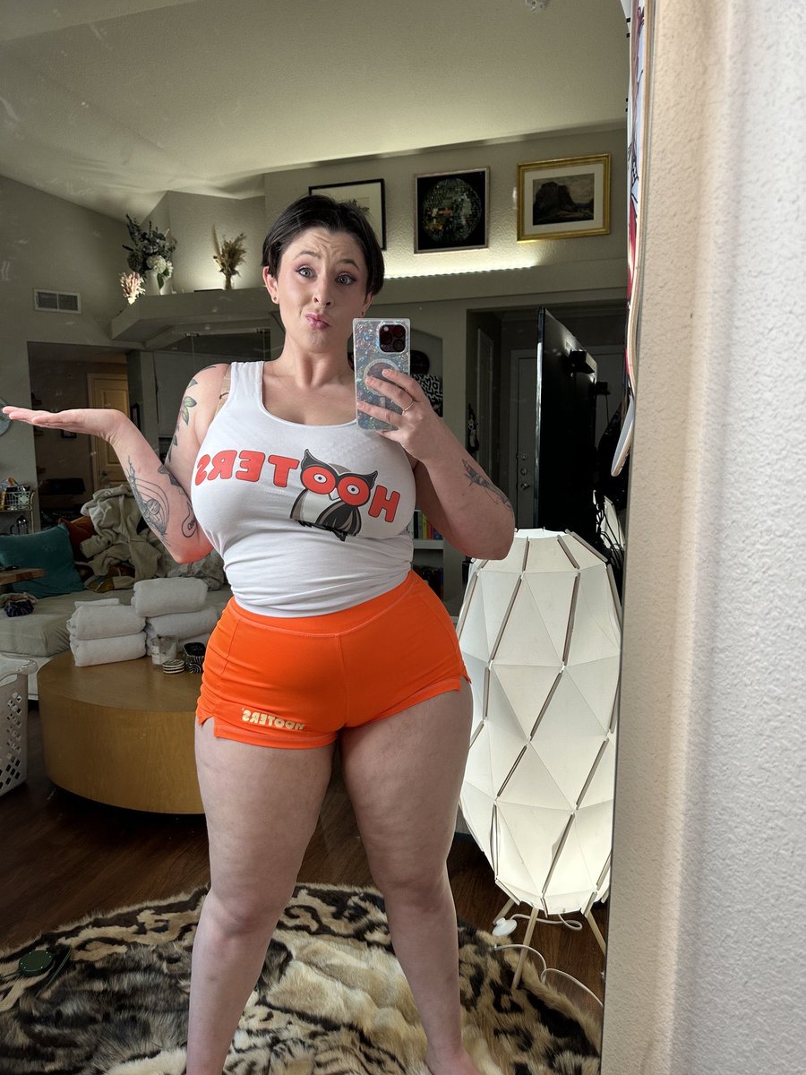 squeensoull's tweet photo. No one want me  I guess I’m too big didn’t it https://t.co/de4UFLI7mj
