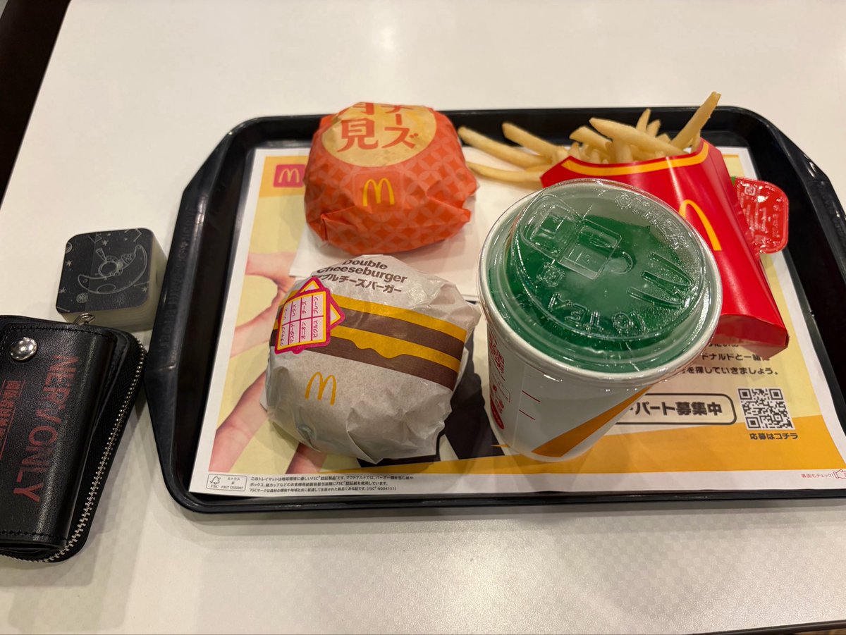AMAYADORIUM's tweet photo. 人生初月見バーガー。 https://t.co/Uvkemlad8g