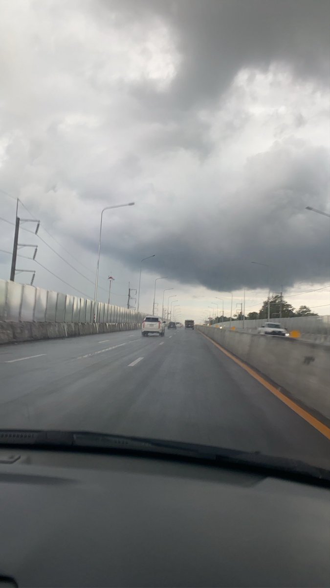 manuelabauer1's tweet photo. เม��ฝน มาอีกแล้ว ☺️☔️ 
🌧️⛈️⚡️ ฝนตกบ่อย ช่วงนี้ อากาศเปลี่ยนแปลงบ่อย รักษาสุขสุขภาพด้วยนะ 
💧💦🌈 เป็นห่วงนะคะ #นวดกระบี่ https://t.co/u0mnrCoD11