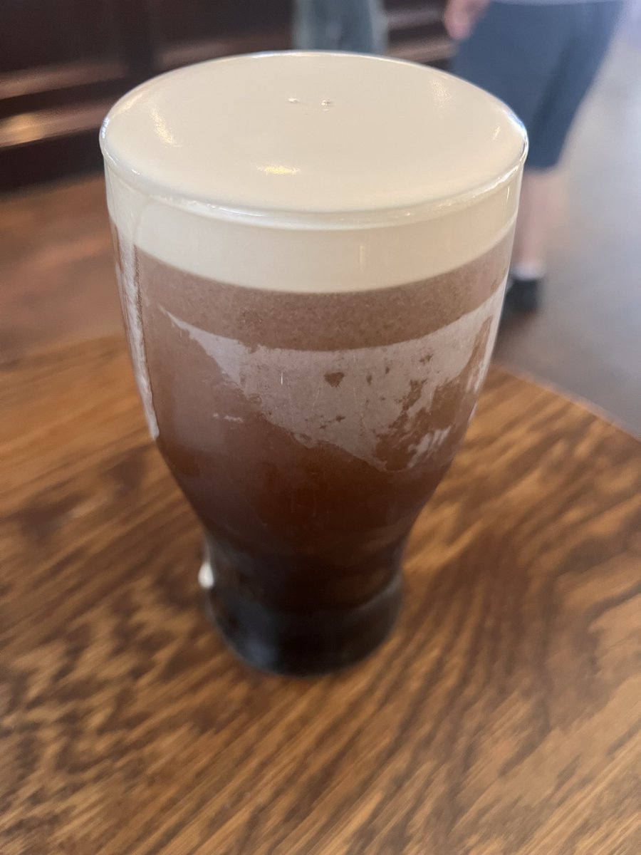 GraceNEET's tweet photo. Victoria > Paddington because there’s a spoons here and I can get a pre lunch pint https://t.co/sGtjw4Axg5