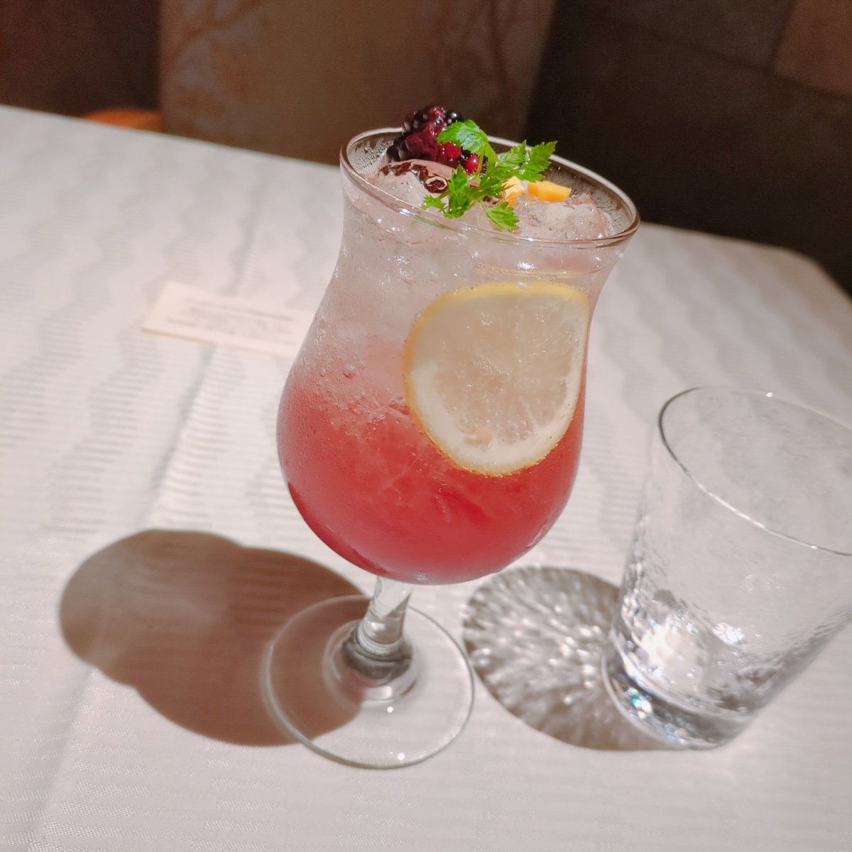 mofumimigoof's tweet photo. このカクテルめっちゃムンナイ… https://t.co/4nwhyTCpfO