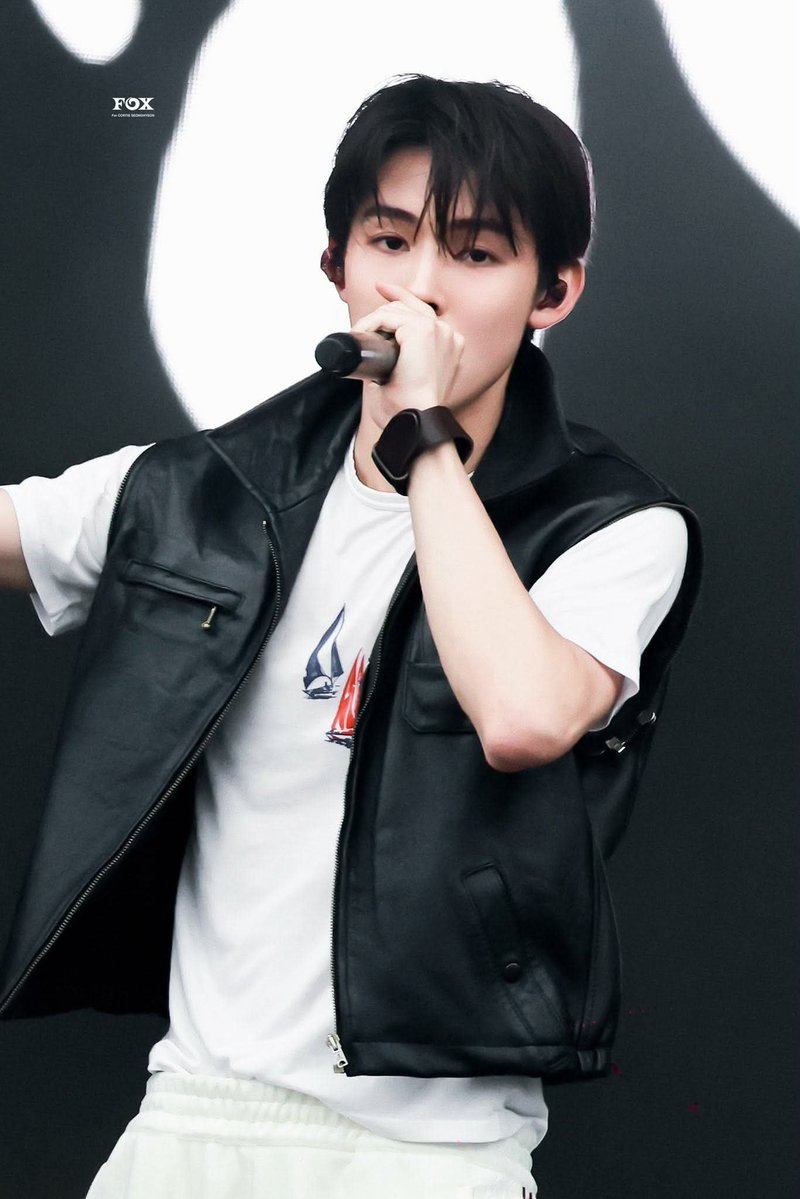 eomsean133's tweet photo. @Hyeonville Seonghyeon has so many dreams ahead of him, and we’ll be cheering as he turns them into reality! 🌷
#성현 #SEONGHYEON
#코르티스 #CORTIS https://t.co/AxFp7VWJeH