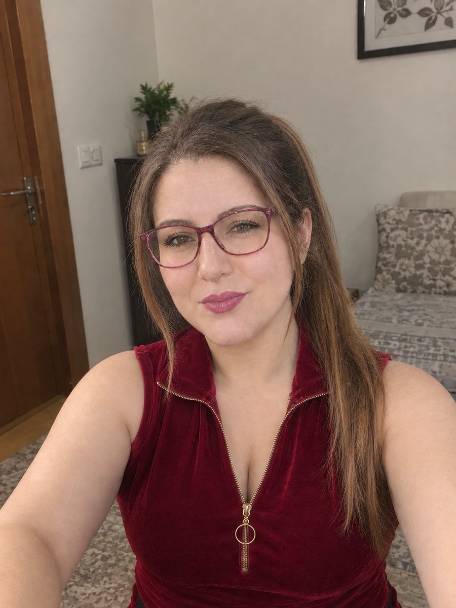 kovacszoe11's tweet photo. Which hairstyle do you prefer?

#SelfieVibes #Confidence #InstagramStyle #GoodVibes #DailyVibes https://t.co/fPbYg4VwdZ
