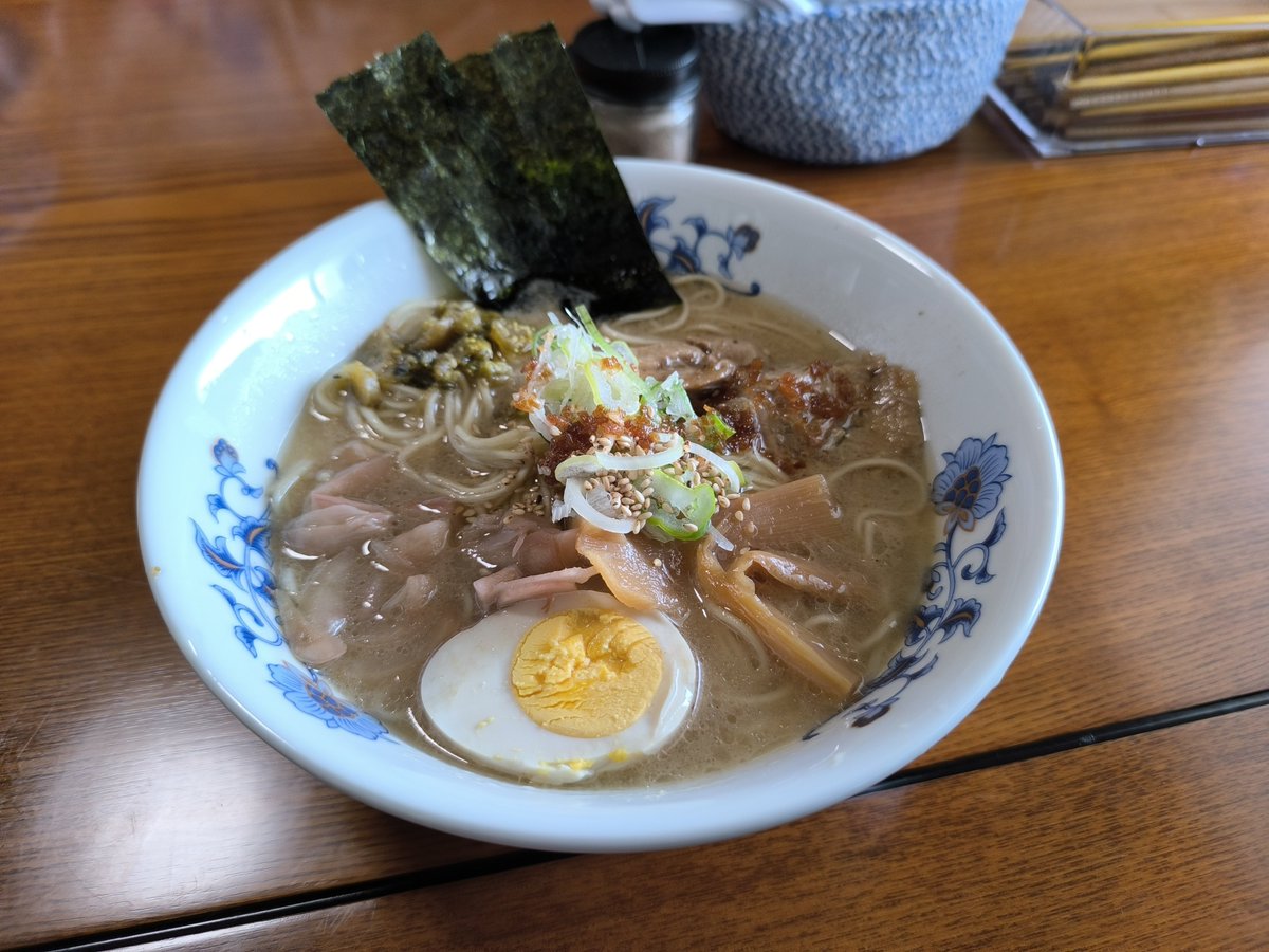 izmatok's tweet photo. 上天草でイタリアンのシェフがつくるラーメンを食べた。美味しかったけど、800円という安さでどうやって稼いでるんだろう。 https://t.co/UTZaQrkDrz
