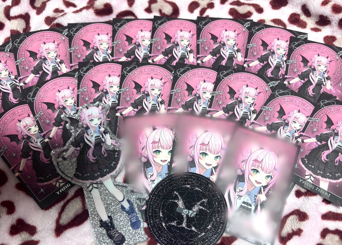 p4nchl's tweet photo. 送料無料という神期間✨️だったので、大好きなデビル😈なナリちゃん沢山お家に来てもらったよー🏠
 #OTO_NARI https://t.co/l9r7sKldTV