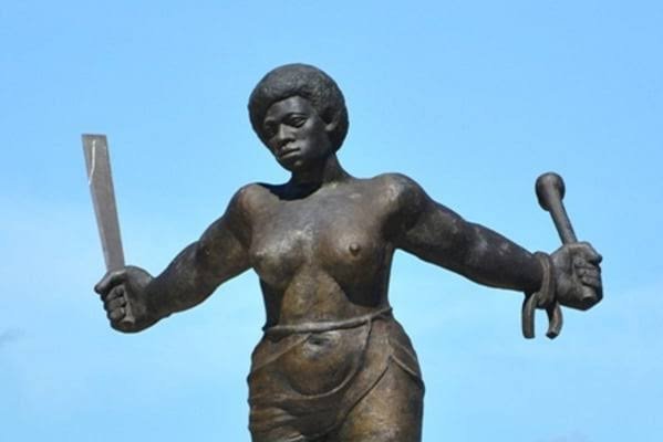 Belmonteenredes's tweet photo. Las mujeres esclavizadas participaron activamente en las rebeliones. Carlorta, Lucumí, dirigió una de las rebeliones de esclavos más importantes de Cuba en 1843. Le costó la vida. Años más tarde, la intervención militar cubana en la guerra de Angola fue bautizada con su nombre. https://t.co/e8LIfJKRQG