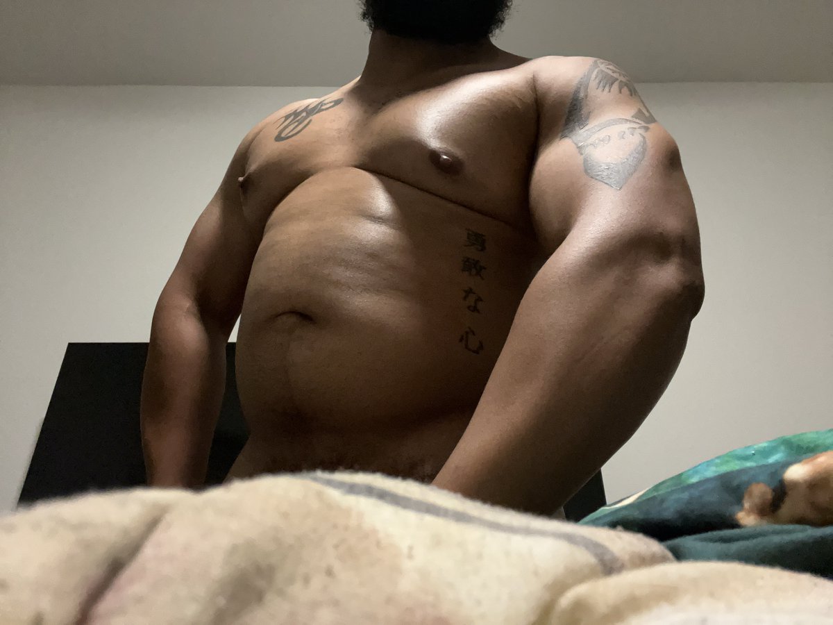 Ceedro's tweet photo. Since y’all asked so nicely. Top Beef & Cake.
#TopConfessions
🥩💪🏽🐼🎂 https://t.co/AfiOKNngCY