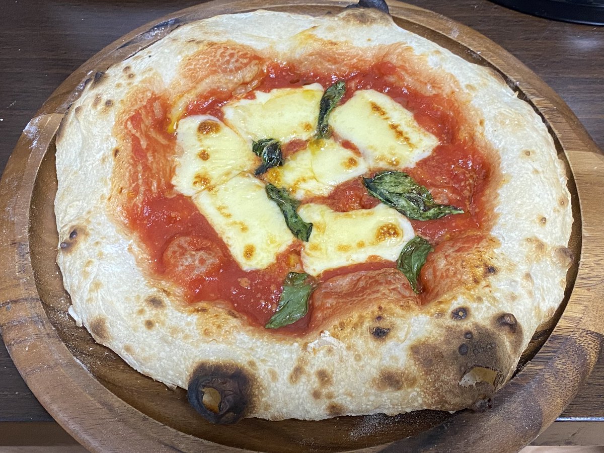 WalkInCikarang's tweet photo. ENROスパイラルミキサーで初めての生地作り。サッコロッソ00粉1kg（加水率70%）で挑戦しましたが、シゴデキのブレーカーバーとスパイラルフックがムラなく生地を捏ねてくれ、スパチュラでのフォロー不要・圧倒的なグルテン量・高加水率のベタベタ無で、今までとレベチの生地ができて感激でした!!
#ENRO https://t.co/ApKYdDJlCu