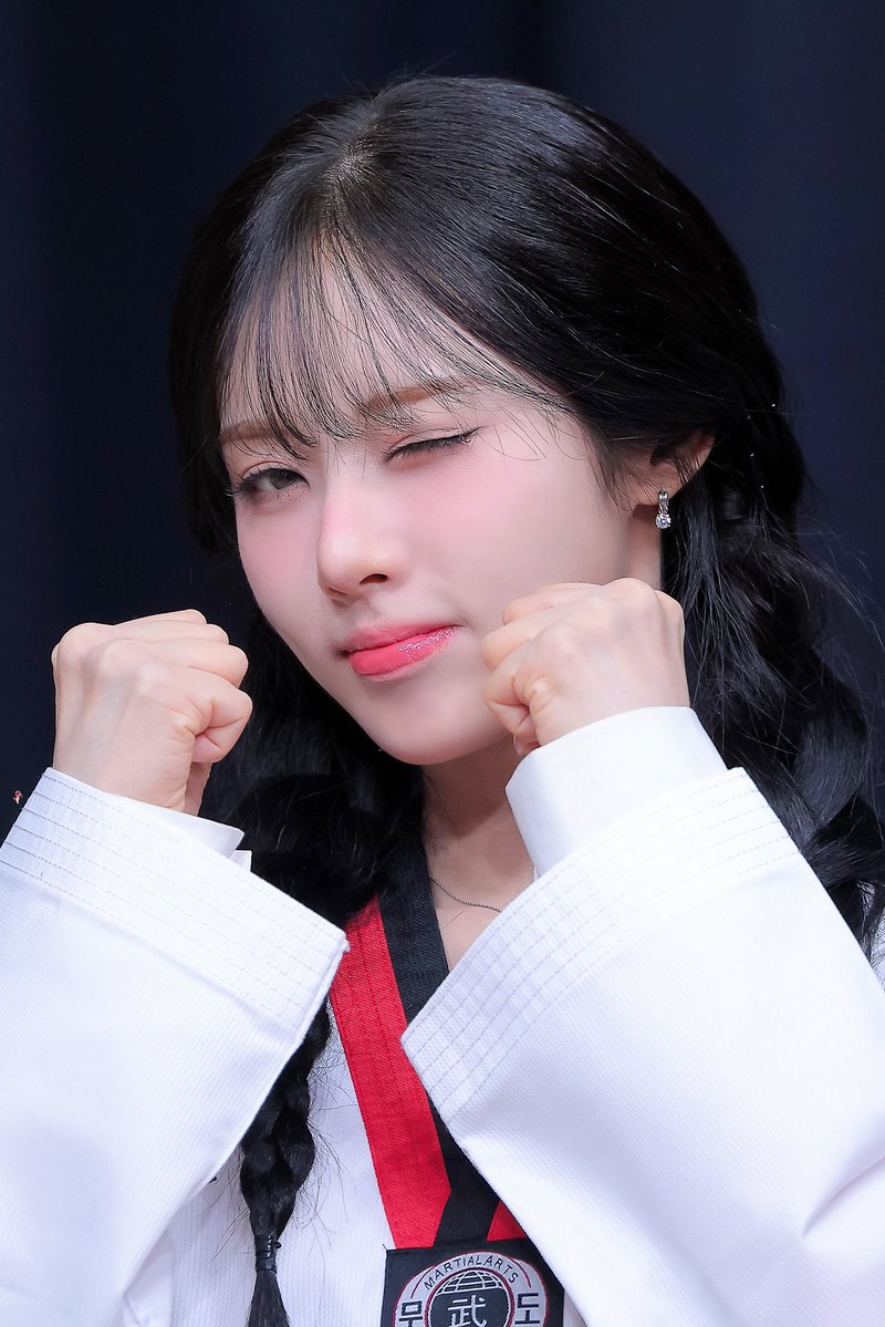 plovongbong's tweet photo. 260913
박지원 4p
태권소녀👊
#박지원 #지원 #프로미스나인 #fromis_9 
#PARKJIWON https://t.co/TDbP7RXuws