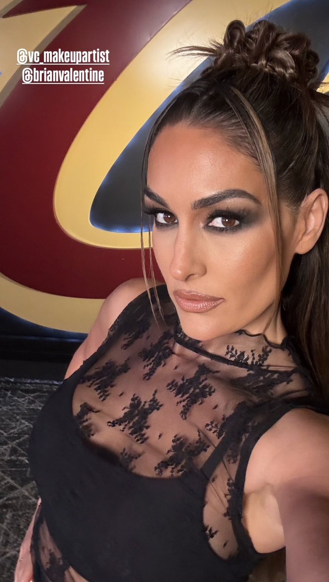 M0NEGLAM's tweet photo. black eyeliner &amp; smokey eyeshadow now belongs to HER. https://t.co/dusq5gRKu6