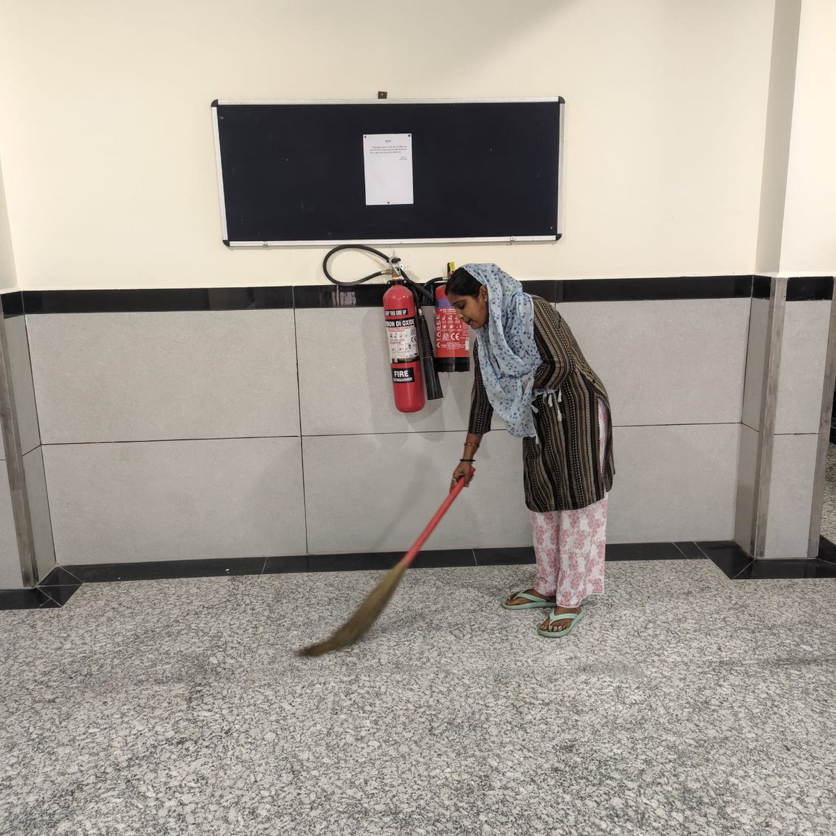 estc_ramnagar's tweet photo. 📷 Swachhta Mein Sahbhag Drive at ESTC
As part of the ongoing Swachhta Mein Sahbhag Drive, cleanliness activities were carried out at the ESTC Boys’ Hostel, Kaniya, Ramnagar. https://t.co/VHrvx25onR
