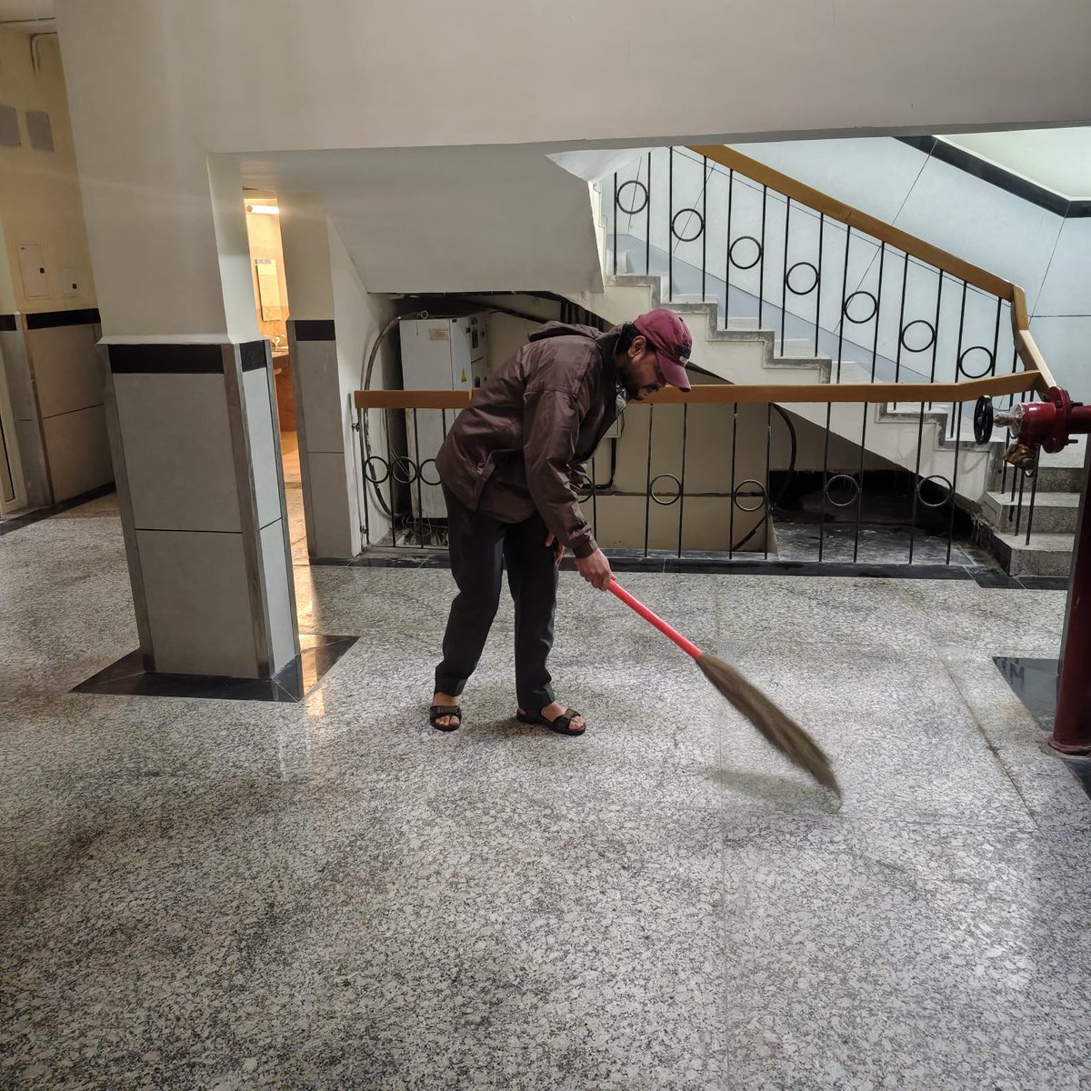 estc_ramnagar's tweet photo. 📷 Swachhta Mein Sahbhag Drive at ESTC
As part of the ongoing Swachhta Mein Sahbhag Drive, cleanliness activities were carried out at the ESTC Boys’ Hostel, Kaniya, Ramnagar. https://t.co/VHrvx25onR