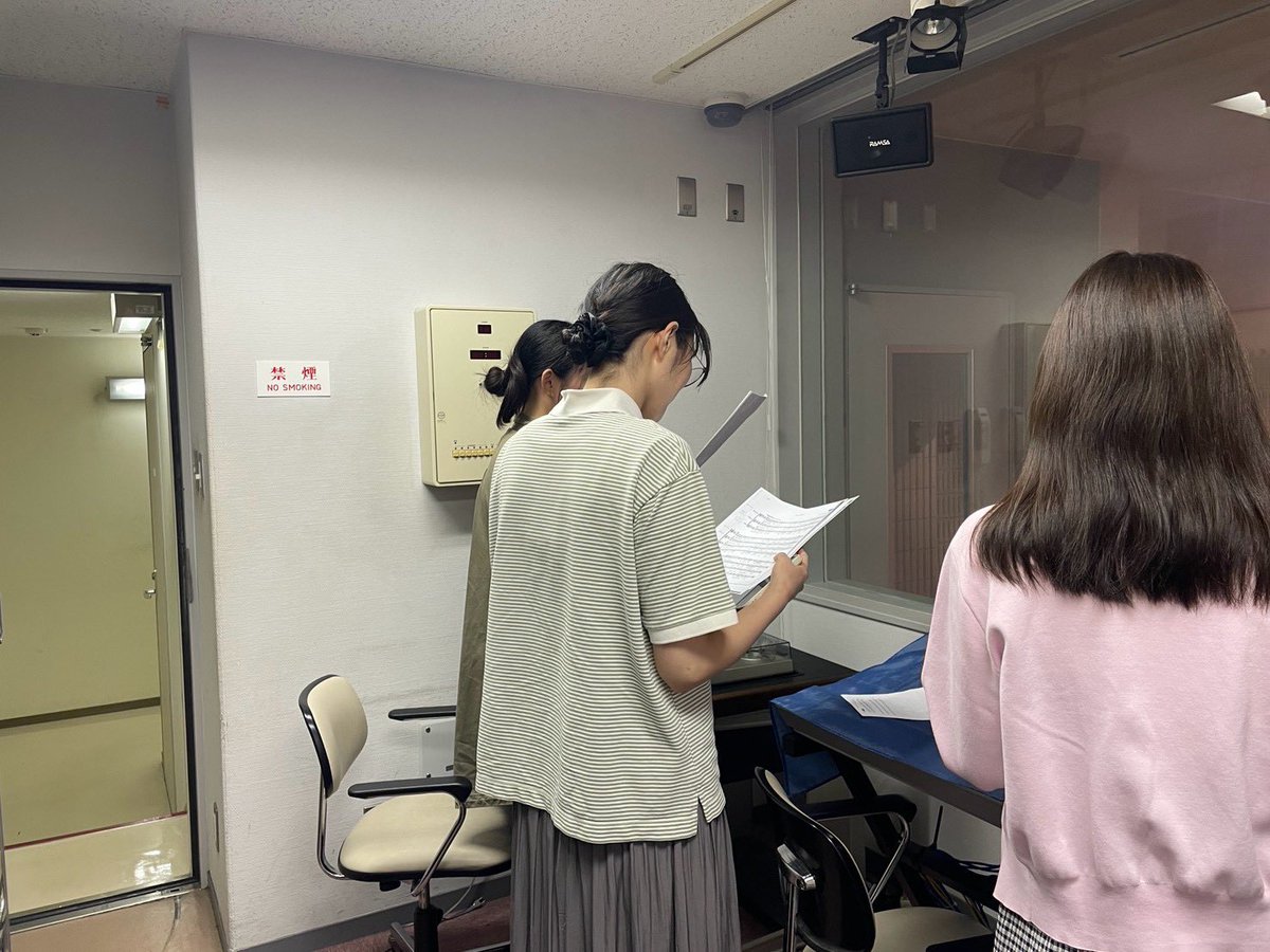 Animato_17's tweet photo. こんばんは！アニマート'17です！
今日はコンサートに向けての声楽アンサンブルチームの練習風景をお伝えします！

声楽アンサンブルでは、木下牧子さん作曲の「おんがく」と中島みゆきさんの「糸」を演奏します☺️ https://t.co/WCNsNygcWt