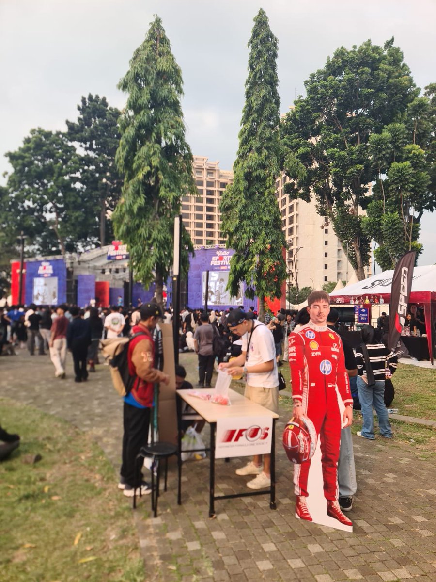 Bhangbens's tweet photo. #f1 #Nobar #AzerbaijanGP #Ifos 
Plaza Parkir Timur Senayan!! https://t.co/9ToKsTxHpf