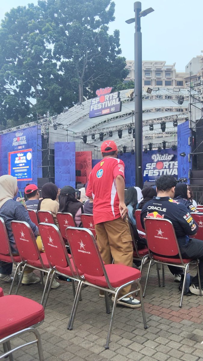 Bhangbens's tweet photo. #f1 #Nobar #AzerbaijanGP #Ifos 
Plaza Parkir Timur Senayan!! https://t.co/9ToKsTxHpf