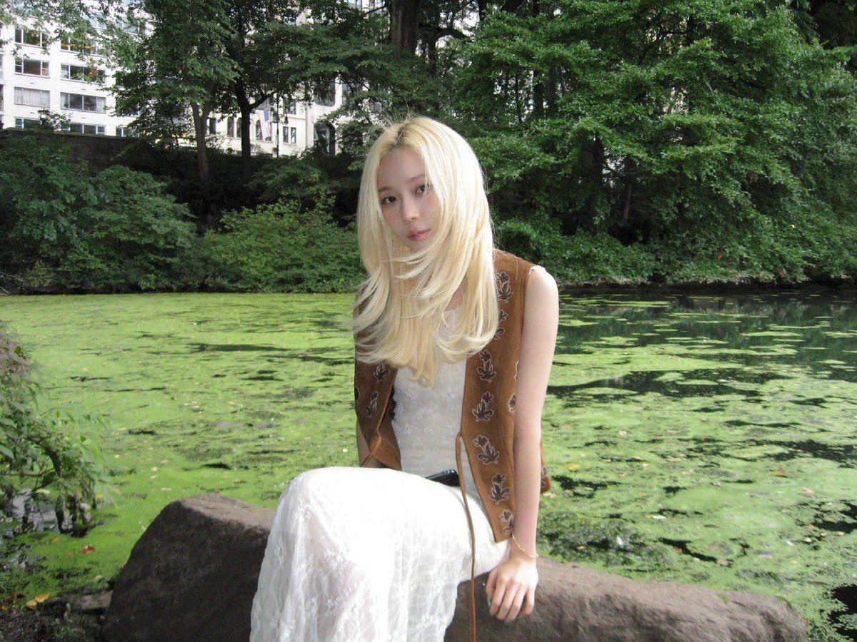 KimWintep's tweet photo. field trip, but make it unnecessarily pretty.

✦ touched some grass, survived the afternoon.
✦ borrowed a little sunlight from the trees.
✦ accidentally made the park my personal photoshoot.
✦ evidence saved for future nostalgia. https://t.co/3d5Wlihe7j