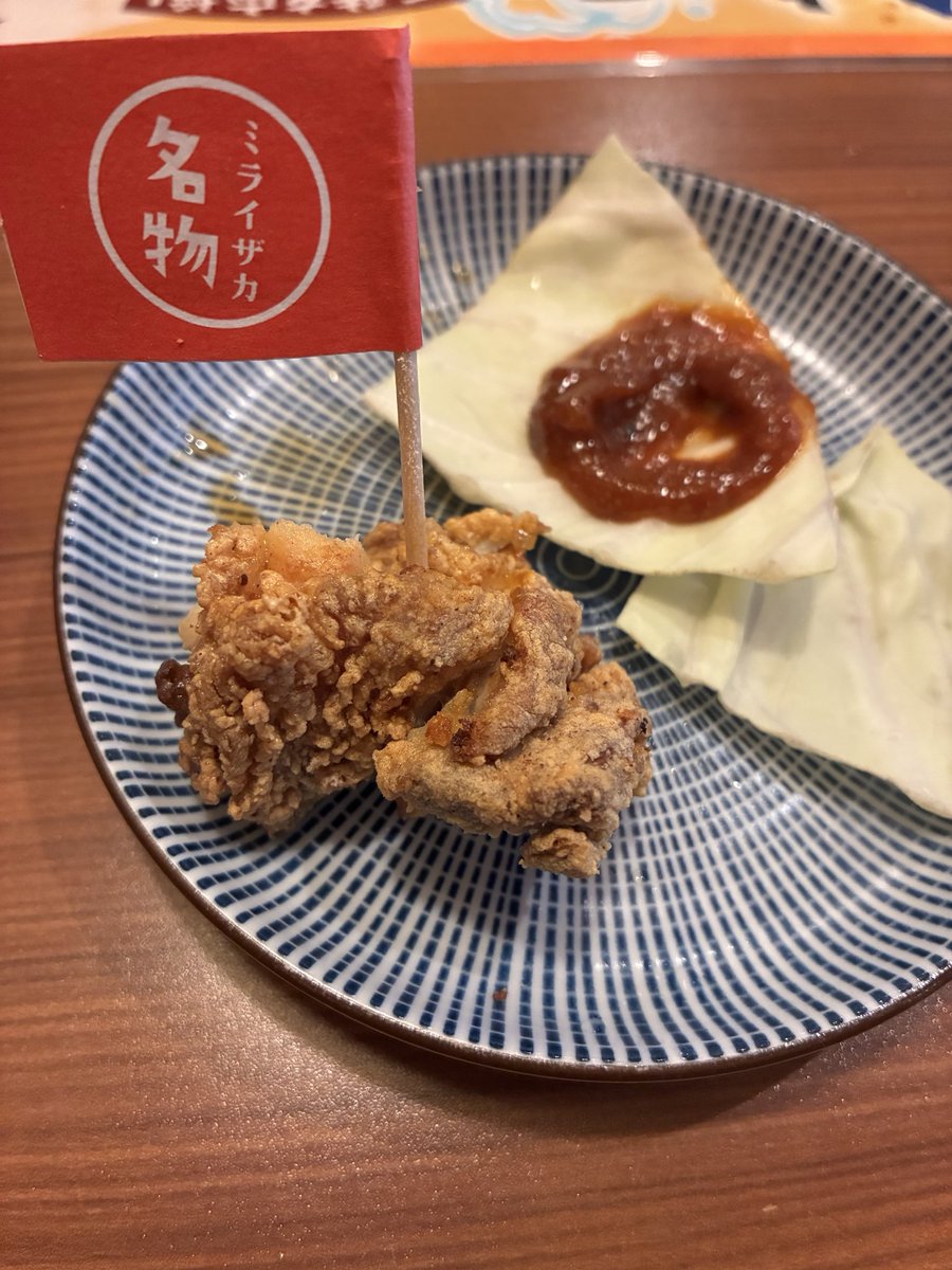 porkloin29's tweet photo. ミライザカで北斗コラボメニュー

🐖「トキとハート様を1つずつ」
妻「・・・(様、付けるの？)」
店員さん「ハート様で特典完売です」
妻「・・・(やっぱり付けるんだ)」

付けるよね？

#ミライザカ
#北斗の拳 https://t.co/15qIp7ish5