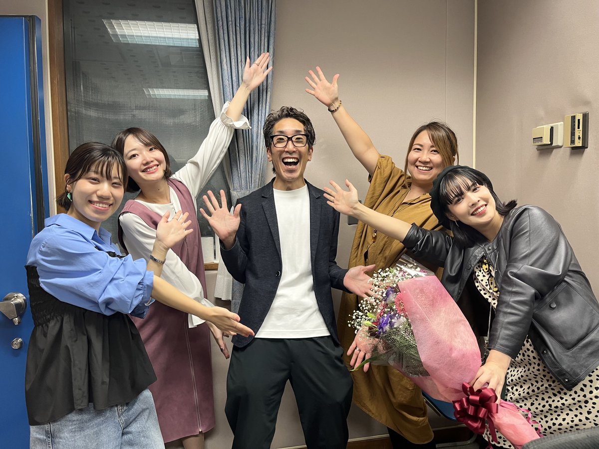 co_luckyfm's tweet photo. 最終回放送後、パーソナリティ全員集合が叶いました✨

（月）煙山ゆう
（火）MiC
（水）小菅玲菜
（木）木村仁美
（金）中村ナツ子
でした。

それぞれの今後の活動もCONNECT（応援）よろしくお願いします😎
改めまして、CONNECTをお聞きいただきありがとうございました！
#コネクト茨城 #LuckyFM https://t.co/iWSxjS3OHo