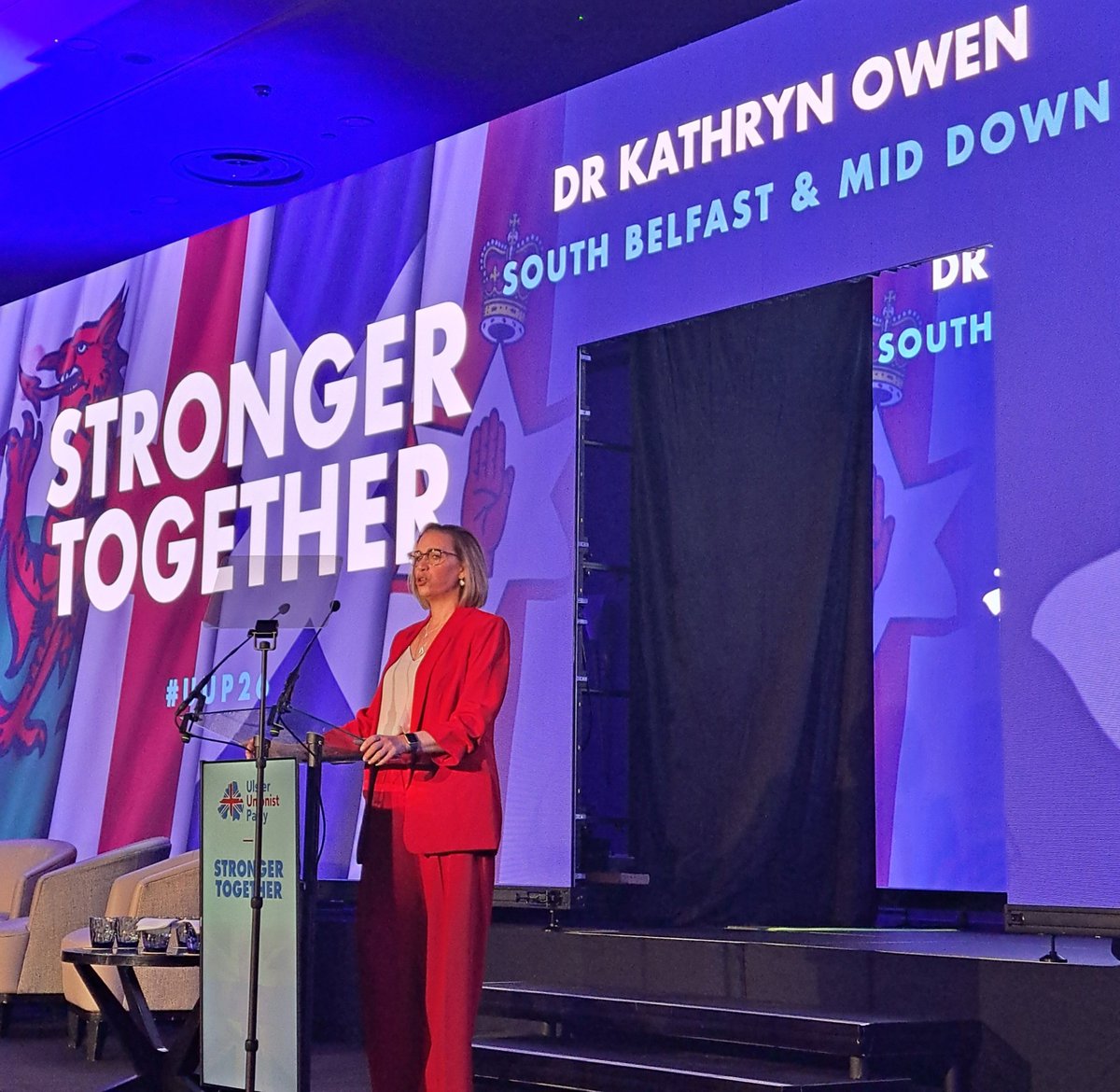 1PhilipSmith's tweet photo. @KathrynOwen_1 makes a positive case for a confident forward looking Unionism, Stronger Together in South Belfast & Mid Down.
#uup26 #strongertogether https://t.co/OqEBNgIBsJ