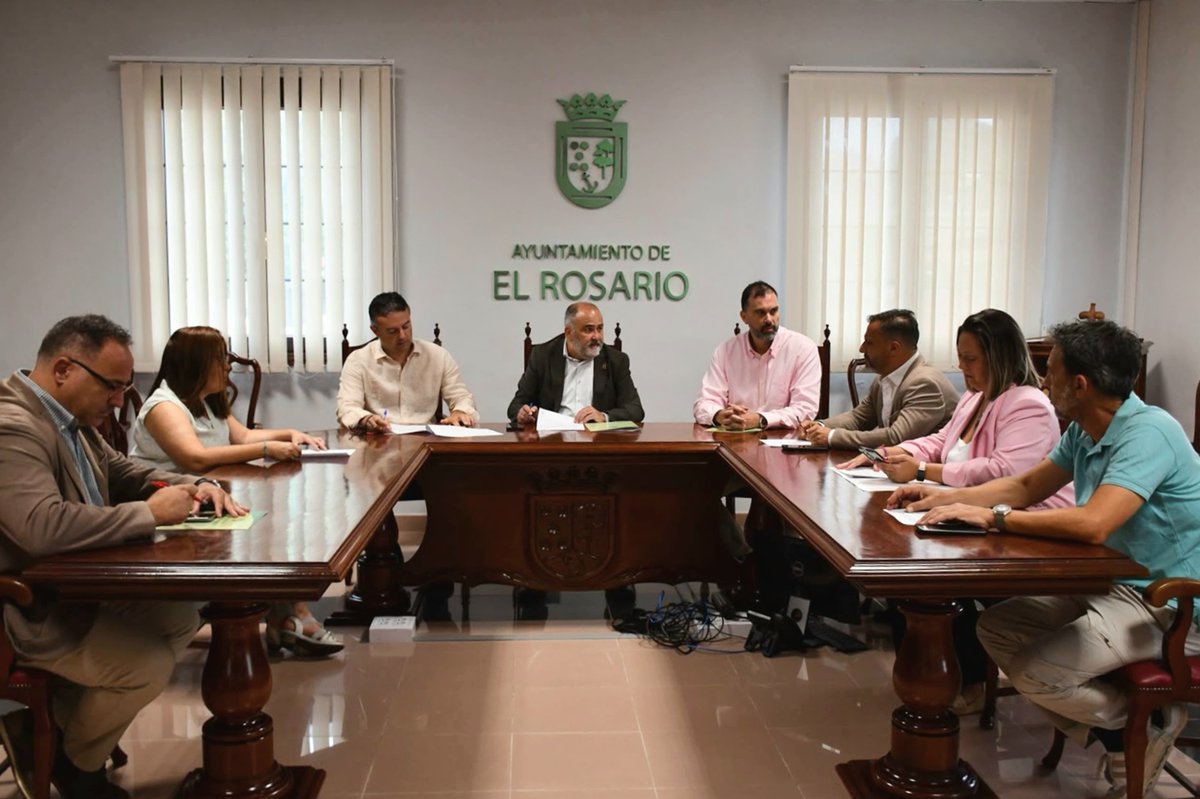 aytoelrosario's tweet photo. 👷📋✅ #ElRosario adjudica las obras de mejora de la calle Verodes, en #Tabaiba, por 428.025 euros. La Junta de Gobierno Local aprobó ayer una actuación mediante la que se renovará por completo una de las principales arterias de Tabaiba Media. https://t.co/24KzAuX8yo https://t.co/aocCJfljec