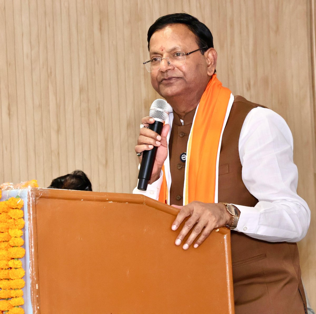 BJP4UP's tweet photo. प्रदेश अध्यक्ष श्री @mppchaudhary एवं प्रदेश महामंत्री (संगठन) श्री @idharampalsingh ने लखनऊ में आयोजित अवध क्षेत्र की स्नातक/ शिक्षक विधान परिषद चुनाव बैठक में सहभागिता की।

#BJP4UP #BJP4ViksitBharat https://t.co/x7T7VHinvo