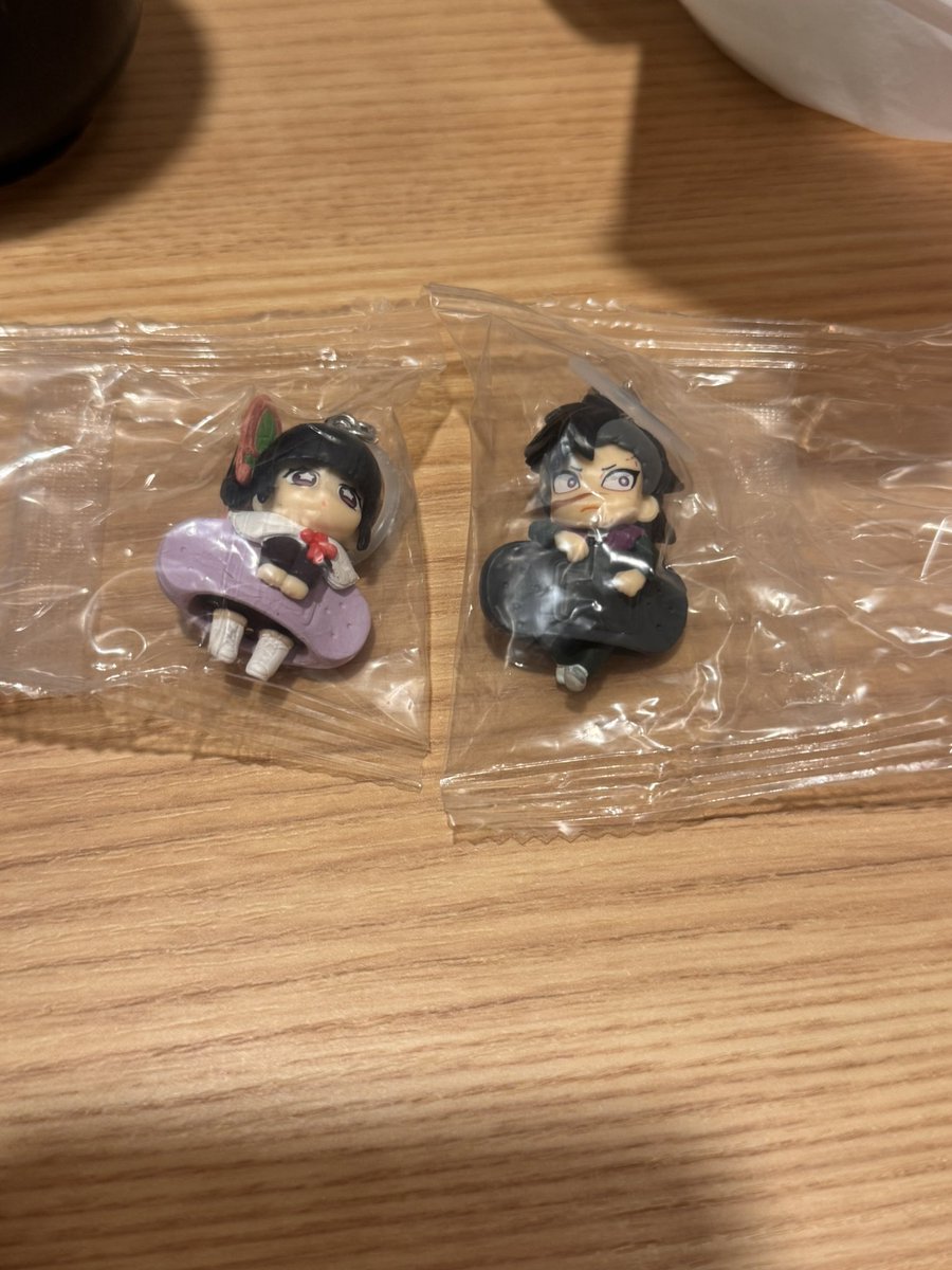 cxv_p2's tweet photo. 交換　鬼滅の刃 ガチャ
キャラばんちょうこう めじるしマスコット　

譲:玄弥1カナヲ1
求:義勇1天元1

まとめての交換優先になります🙏郵送にてお取引できる方 https://t.co/becAJx9qo6