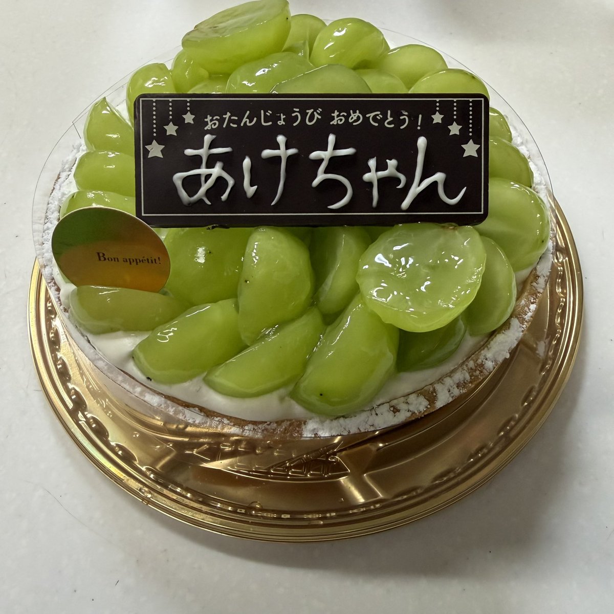 chingenshai's tweet photo. たかひろありがとうー♡！

お店の人に、ロウソク
大きいのが4本と、小さいのが8本でお間違いないですか？
て聞かれたけど、大間違い過ぎるよ😌？ https://t.co/eB4kgc1ZqK