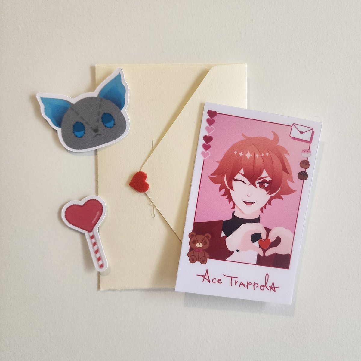ErisAstraia's tweet photo. Couldn't use my drawing tablet, and had to make these using my mouse and illustrator 😢 so it looks slightly different from my usual art, but here are my freebies ✨️ I'll be cosplaying as Ace too, see you prefects tomorrow ❤️ 

@rosetinecomm
#TrueHeartsCse #TWSTCSE https://t.co/DkzYWEK4jm