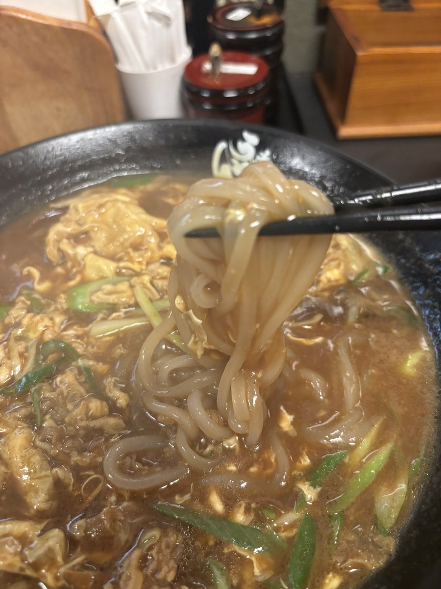 tomosan1975's tweet photo. 呑みの帰りに
うどん道場で『まかないうどん』
いつ食べてもマジ美味いカレーうどん https://t.co/IbCSWdR2BG