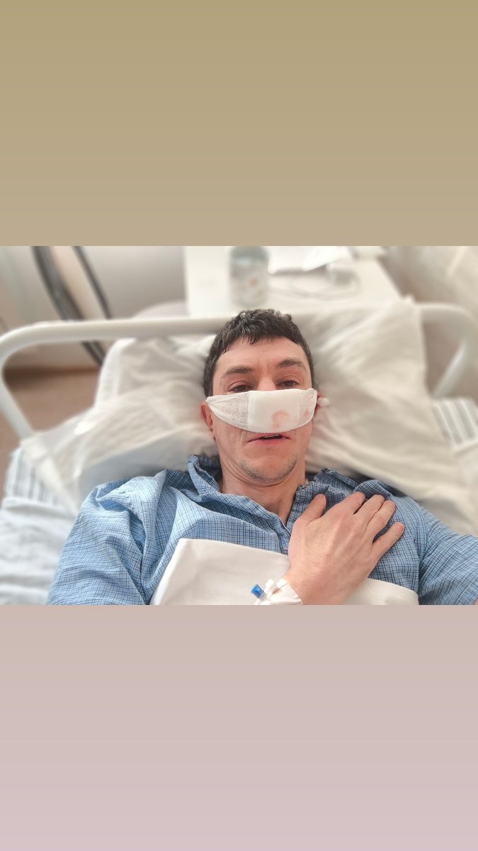 dmitriikanatnik's tweet photo. @Ulianalive Как бодро ты выглядишь!
Вот как выглядел я, как только отпустил наркоз и смог дотянуться до телефона 🤣 https://t.co/bvOtVeHWh0