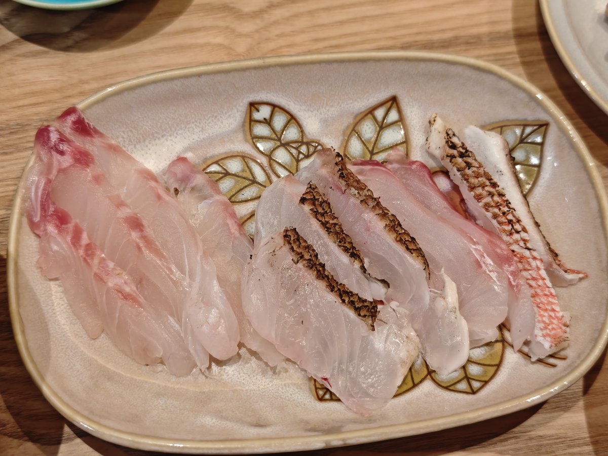 repti1029's tweet photo. スーパーにしれっと激レアSSRの千年鯛が売ってて衝撃。
痩せてるように見えたけどしっかり脂乗ってて最高だった。
死ぬまでにもう一度食べられるかな。
#フーズガーデンゆりあげ食彩館 https://t.co/WVU3WLpyEH