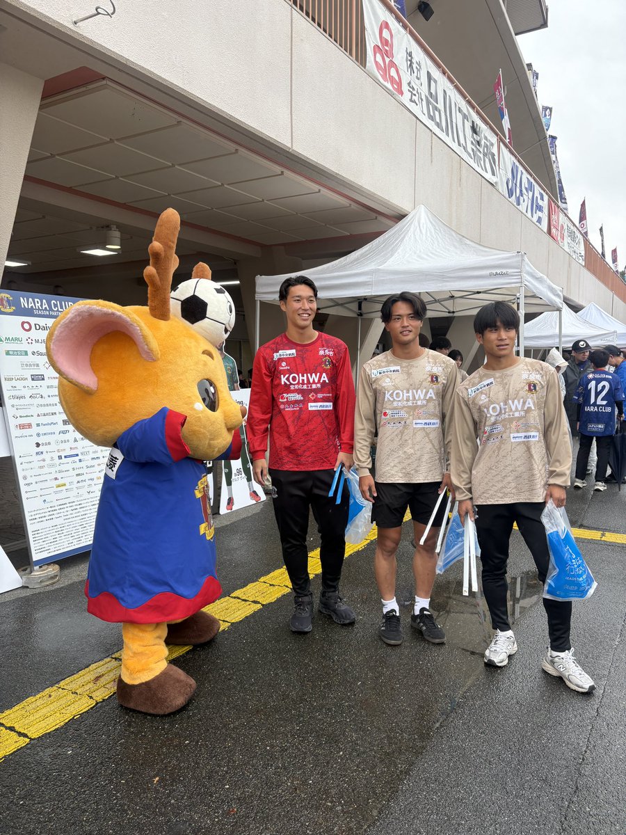 himawari3352's tweet photo. ぷくぷくシールをいただいたり

シューカくんの折り紙に顔を描く体験をさせていただいたり

ゴミ拾いに参加したり

金田さんの試合の振り返りトークを拝聴したり

イベントもたくさん楽しませていただきました https://t.co/v4LBnBlkR4