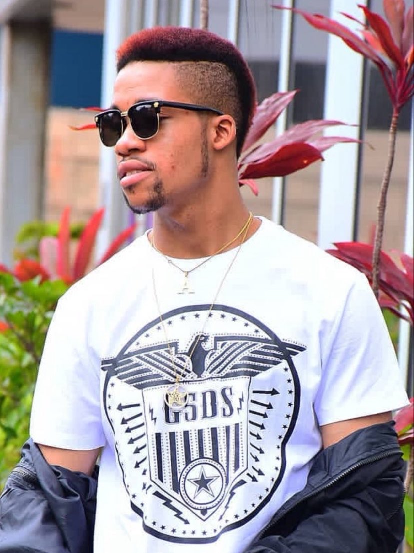 Nzubechill's tweet photo. I don’t have any beef against any of them.. but this is actually the first time ever on this app I’m actually coming across a photo of someone who @UrglyGramm is wayyyy finer than 😲 despite even being fair skinned! Wow https://t.co/RfmLkl2OQQ