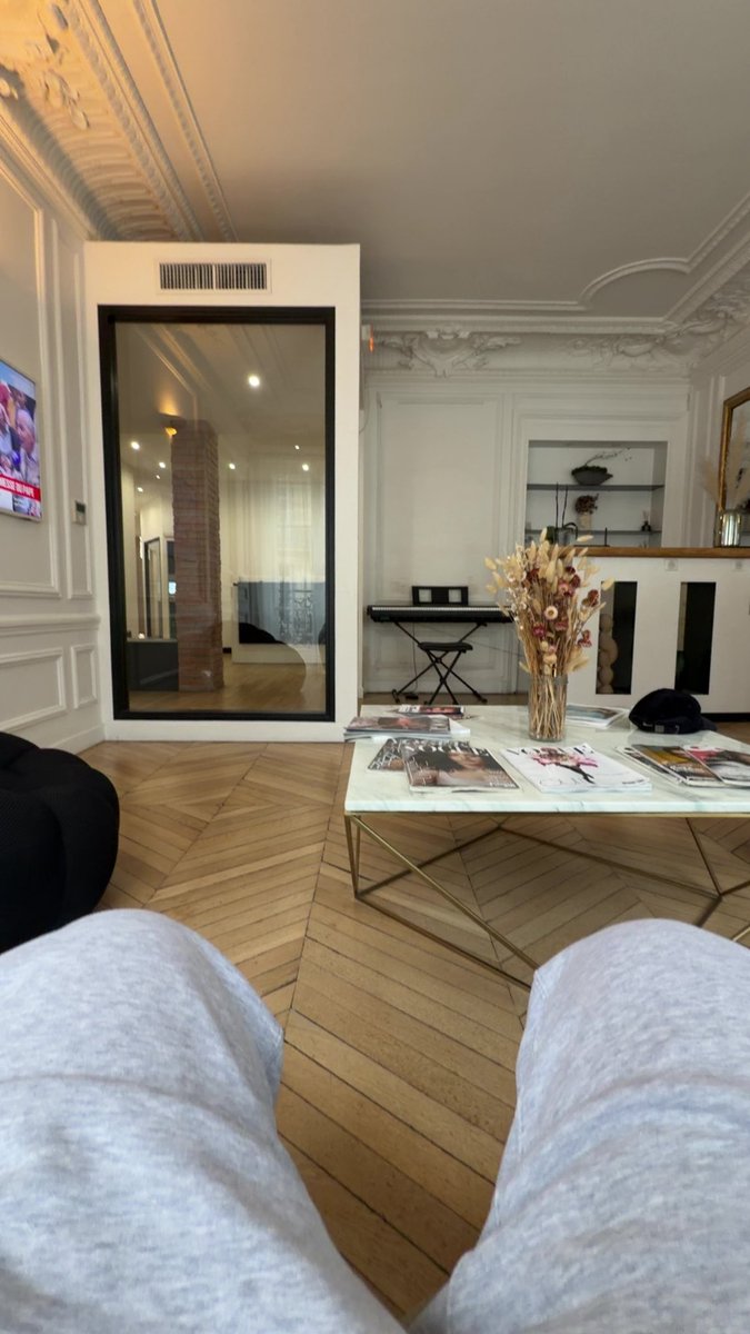 dlnjs7's tweet photo. J’ai trouvé un dentiste en urgence mdr mtn regardez la salle d’attente …. Ya un piano? Jvais me faire allumer sur le prix j’suis mm pas prêt https://t.co/aPX9hWthYm