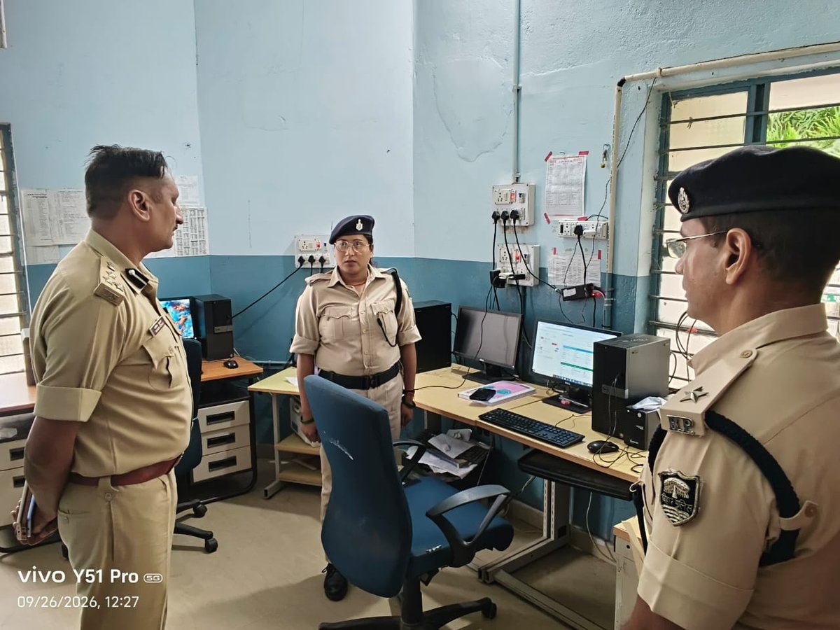 LakhisaraiP's tweet photo. ** पुलिस उप महानिरीक्षक महोदय द्वारा सूर्यगढ़ा पुलिस अंचल का निरीक्षण **
.
लखीसराय पुलिस आपकी सेवा में सदैव तत्पर…
#LawAndOrder #homedepartmentbihar #districtadministrationlakhisarai #HainTaiyaarHum #BiharPolice #lakhisarailive #lakhisarainews #lakhisaraifirst #LbExpress https://t.co/PbkaWzZzoc