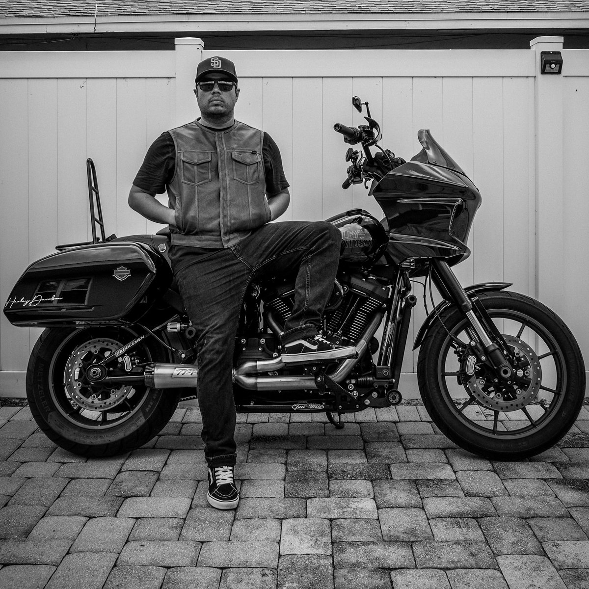 anthophill90500's tweet photo. My Harley Low Rider ST upgrades: S&amp;S 475 cam kit, Öhlins suspension, Klock Werks windshield, Two Brothers exhaust, Saddlemen Pro SDC seat, Thrashin risers, mid-bend bars, and mini floorboards. It feels like a whole new beast. https://t.co/emcAQXWjPS