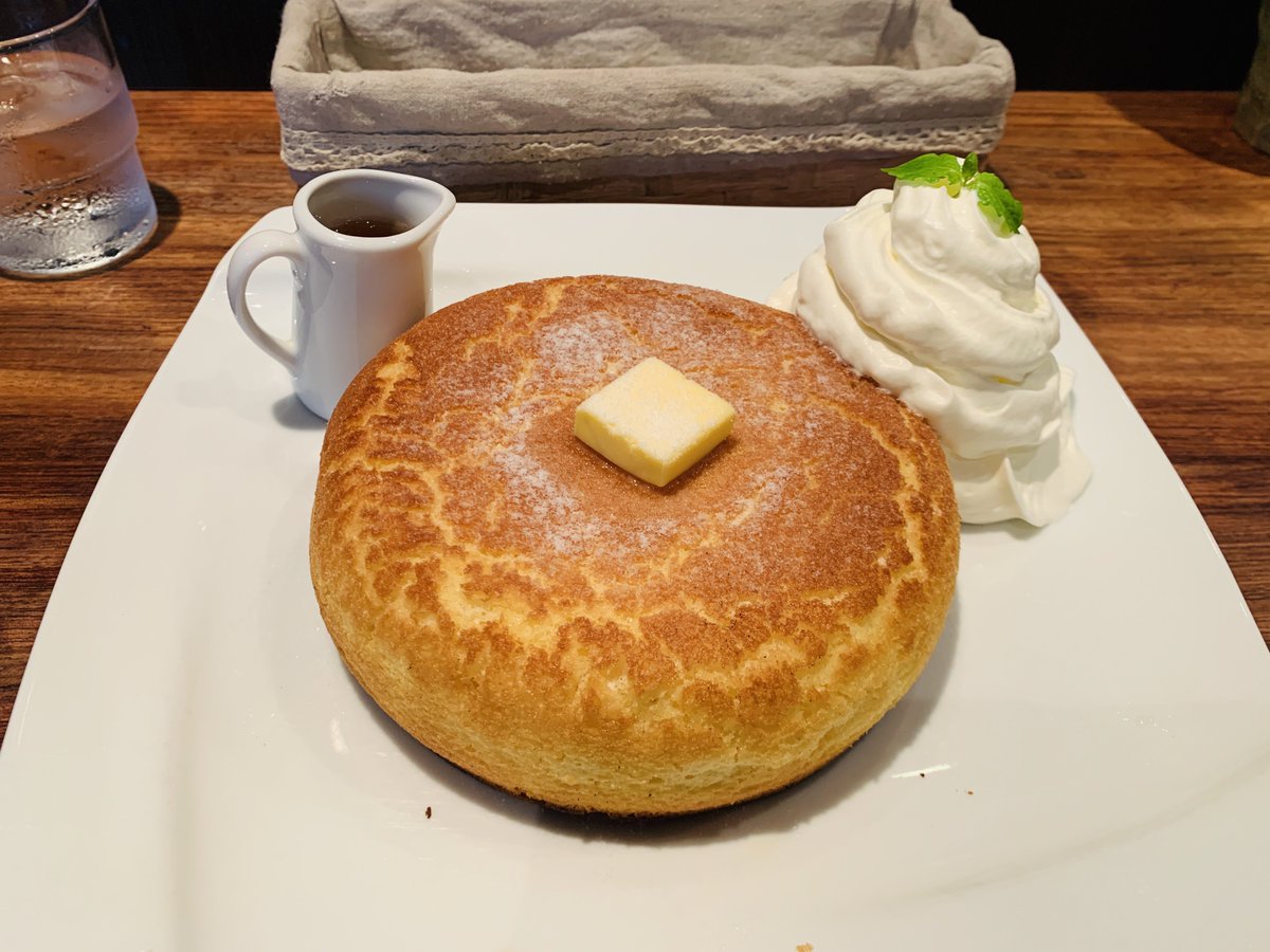 m_y8star's tweet photo. 護国寺、牛込橋、青山霊園、タムタムのホットケーキ
カフェは今もやってて食べログでも人気ありでした
7年前の……7年前？！の話 https://t.co/SJl7lA89xV