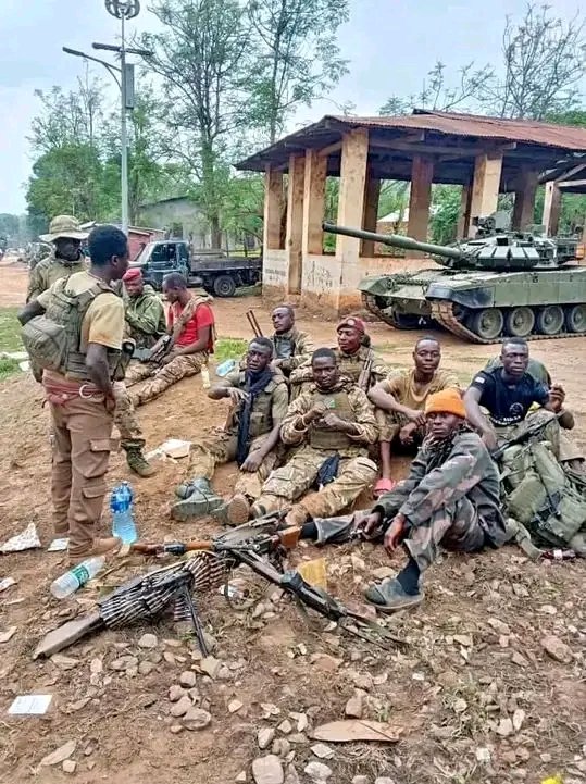 mulikuza_jordan's tweet photo. 🛑‼️🛑#RDC : Certaines personnes ne savent pas MUNGUNGA et pense que c'est à GOMA. Les #FARDC 🇨🇩 ont  récupérer la localité de #MUNGUNGA sans combat après que les rebelles du M23 AFC ont pris fuitent depuis 23h36  de ce jeudi. La localité MUNGUNGA était contrôlée avec un effectif de 12 rebelles qui ont pris fuite après avoir appris qu'ils ont été pris pour cible par l'armée Gouvernementale FARDC et wazalendo.

Un peuple périt par la manque d'information.