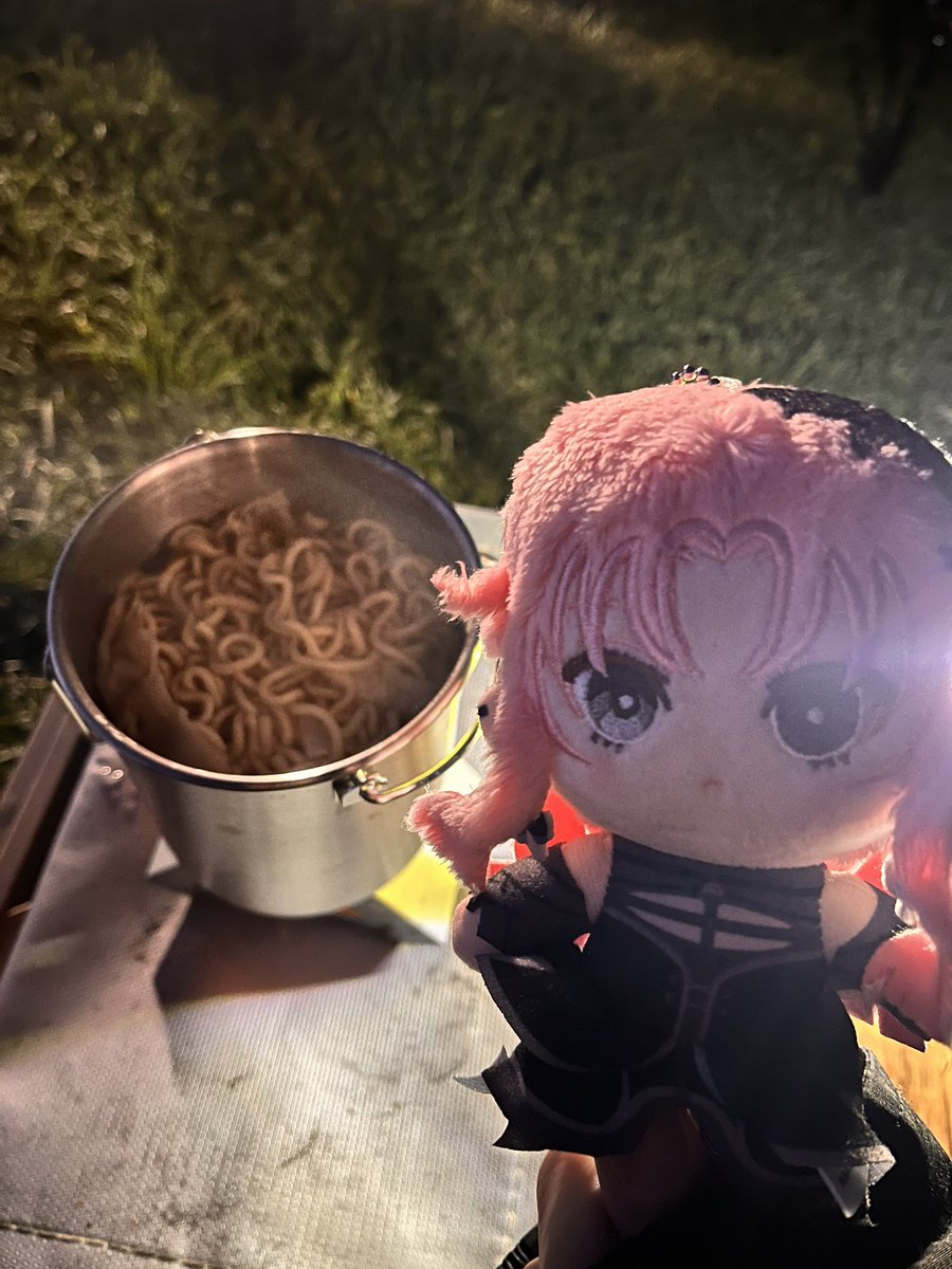 siroseira's tweet photo. クソ寒キャンプでも琶舞活してます。
味噌ラーメンを添えて。
 #琶舞活 https://t.co/LvFzRZ1gC0