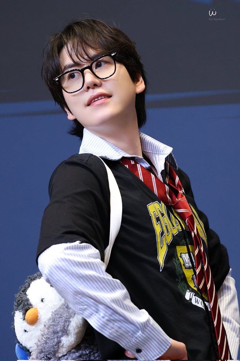 gyurini203's tweet photo. 안경코어 규현오빠 ㅈㅉ ㄴㅁ 선배재질이다 어떡해 너무 총명해보여요 https://t.co/PVezSBlQkB