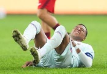 Memoirevaleur's tweet photo. Le Karma ???
Qd on souhaite dédier son éventuel ballon d'or à l'Afrique alors qu'on est capitaine de l'équipe de 🇫🇷.
Qd on crache au visage de millions de français/@RNational_off  dont bcq sont sûrement supporters (pas moi !!).
Qd on refuse de soutenir les Habitants de Ceuta... https://t.co/wi0qSjtZqS