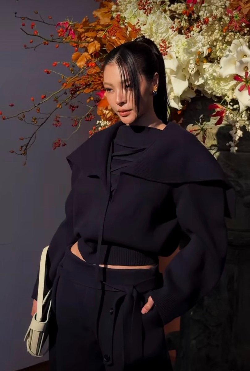 Fayemily_TH's tweet photo. Fayemily มาหาพี่หน่อยค่ะ มาเอนเกจให้พี่ฝ้ายกัน รักนะ 🥹

Engage ✌🏻🔥🔥

P’Faye posts On IG 
🖇️ https://t.co/6zD2StvpZD
🖇️ https://t.co/5amNT6vIKo

Fabel Entertainment posts 
🖇️ https://t.co/KGDJKAYVTc
🖇️ https://t.co/yYiMvtoA21

Social media posts 

IG
🖇️ https://t.co/j528MwFkBx
🖇️ https://t.co/b0rDhhS7WX
🖇️ https://t.co/L9giTAoPp0
🖇️ https://t.co/0OpsNIOTsW
🖇️ https://t.co/SYxwUnb6eb
🖇️ https://t.co/Wj7Fu9IhWg
🖇️ https://t.co/ElE9NOIIjX
🖇️ https://t.co/1vlJmPcPA8
🖇️ https://t.co/sRr55kkQIH
🖇️ https://t.co/OPAc1sPAFx
🖇️ https://t.co/nOaVZWGHfg
🖇️ https://t.co/An3vuM346p
🖇️ https://t.co/FJdXNNmNJD
🖇️ https://t.co/jHlJxf0hjw

TikTok 
🖇️ https://t.co/8HeRUnE2Hw
🖇️ https://t.co/AEMp9mZanA
🖇️ https://t.co/WT7TZN9Vjg
🖇️ https://t.co/zpA5tF0l1b
🖇️ https://t.co/YuhRESMBm6
🖇️ https://t.co/3GDVl1XlrI
🖇️ https://t.co/u1IxvrMMFp
🖇️ https://t.co/Jmbv0Go1cE
🖇️ https://t.co/aD4P0FoxLZ

FAYE FOR FERRAGAMO MFW
#FerragamoXFaye
#Ferragamo
#FerragamoSS27
#FayePeraya
#MilanFashionWeek