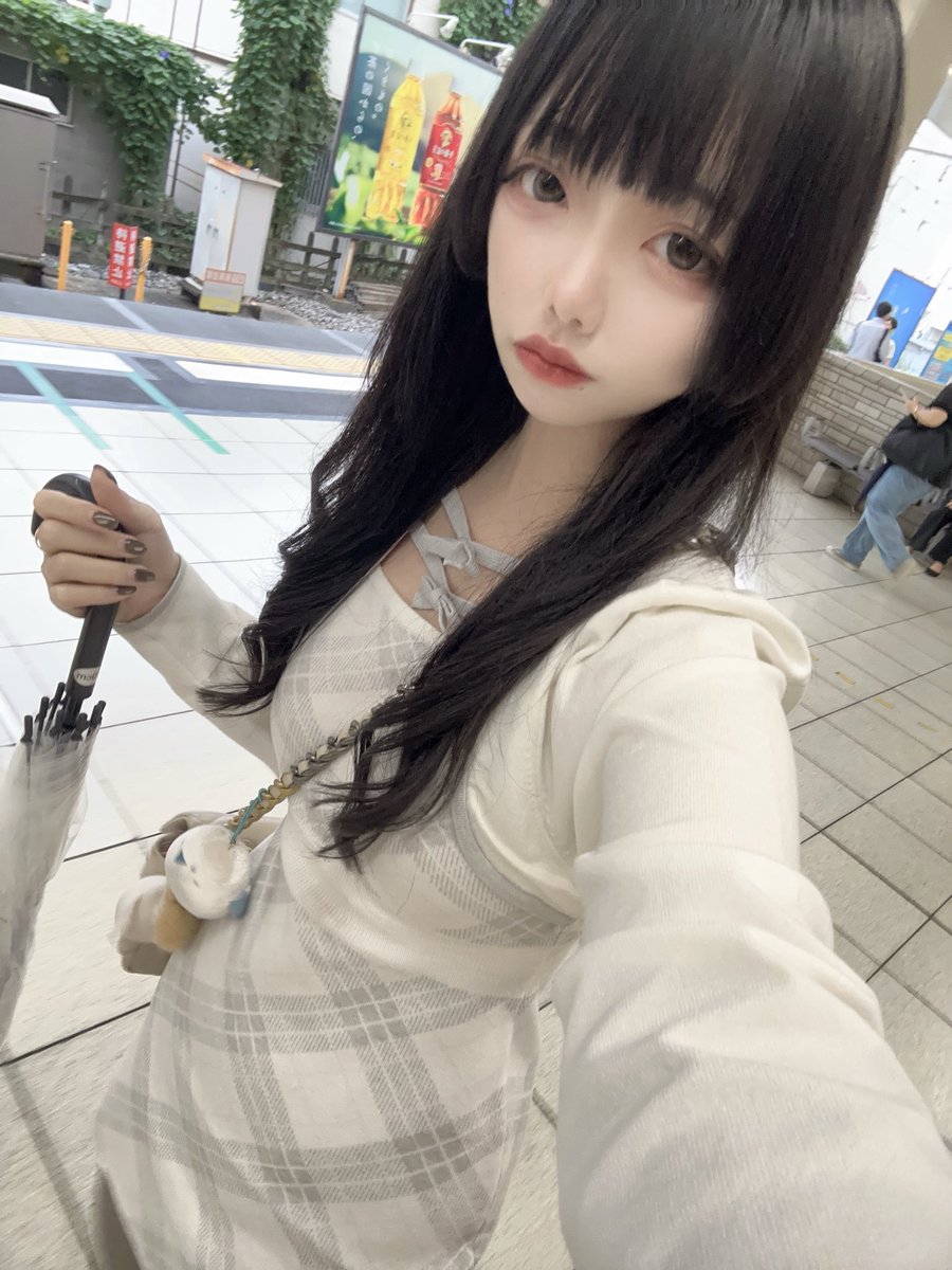 Ayulk5roc's tweet photo. 社畜的样子 https://t.co/2AKFenvcv9