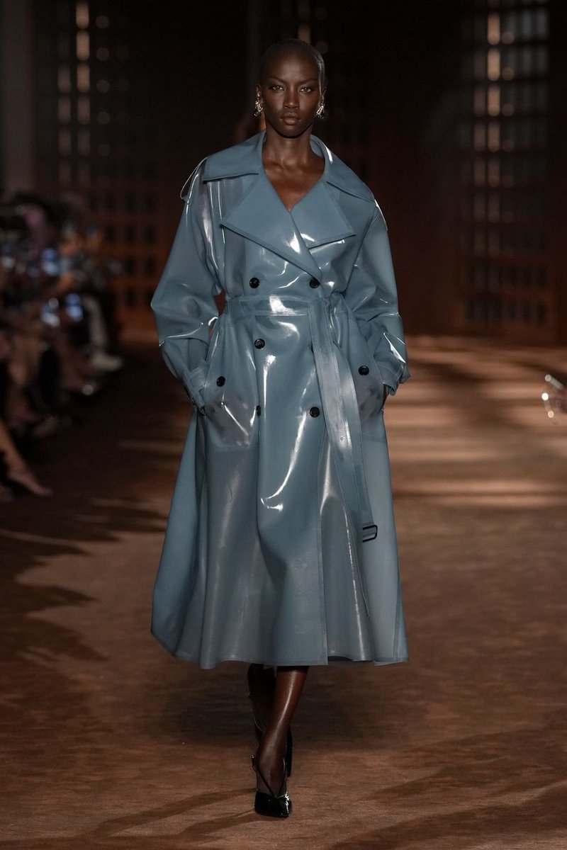 itgirlbackup's tweet photo. Perfect glossy finish on these coats I loveee https://t.co/VLFEPVRtDx