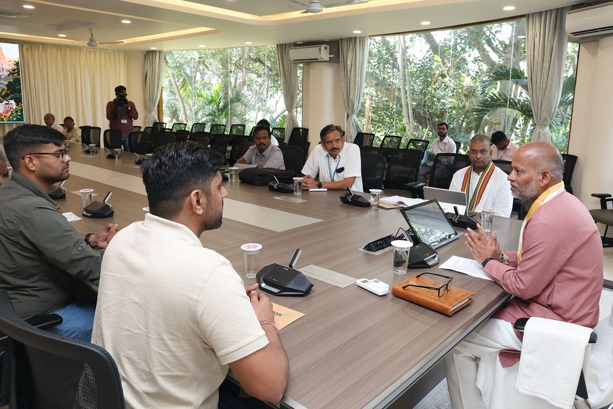 TTDevasthanams's tweet photo. అంతర్జాతీయ ప్రమాణాలకు అనుగుణంగా టీటీడీ గోశాలలను జంతు సంక్షేమం, పరిశుభ్రత, భద్రత, సౌకర్యాల పరంగా అభివృద్ధి చేయాలని టీటీడీ అదనపు ఈవో శ్రీ సి.హెచ్. వెంకయ్య చౌదరి సూచించారు.
#TTD #Tirumala #Goshala #CowWelfare #AnimalWelfare https://t.co/lVo27QXSP5