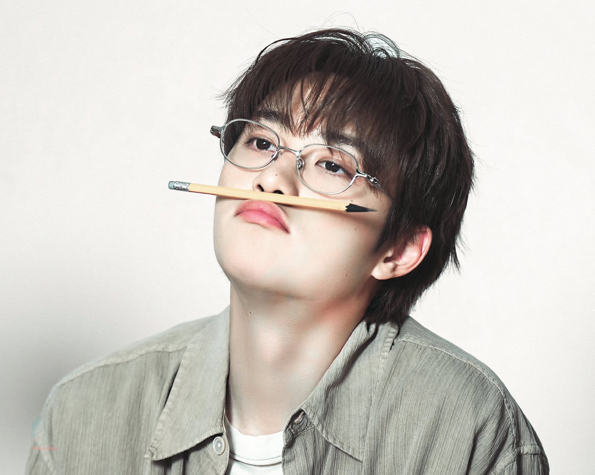 chasingdusk112's tweet photo. https://t.co/AKMVBushTB
https://t.co/vq5B2B273J
https://t.co/5Tr3yfJ0bq
[DAY OFF] | POSTER &amp; MD BEHIND PHOTO

#DOHKYUNGSOO #도경수 #DOPAMINE https://t.co/TpOmsAMjQh