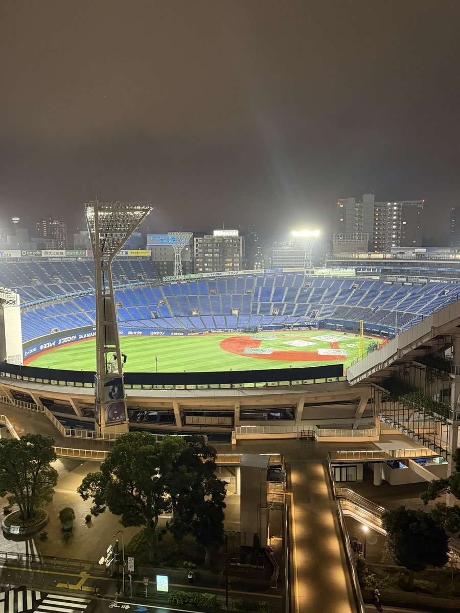 highball_tokyo's tweet photo. 阪神の激闘があったハマスタをホテルから眺めとる https://t.co/sVfrCrmQwb