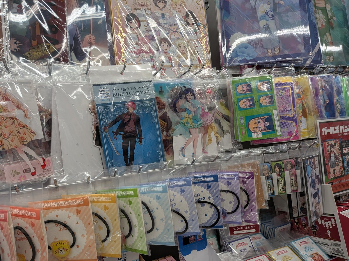 hsejgdb's tweet photo. 最寄りのアニメイトのラブライブコーナーが、ついに箱2つ分+アクスタ少々しか無くなって悲しい https://t.co/QM4ke9K6m3