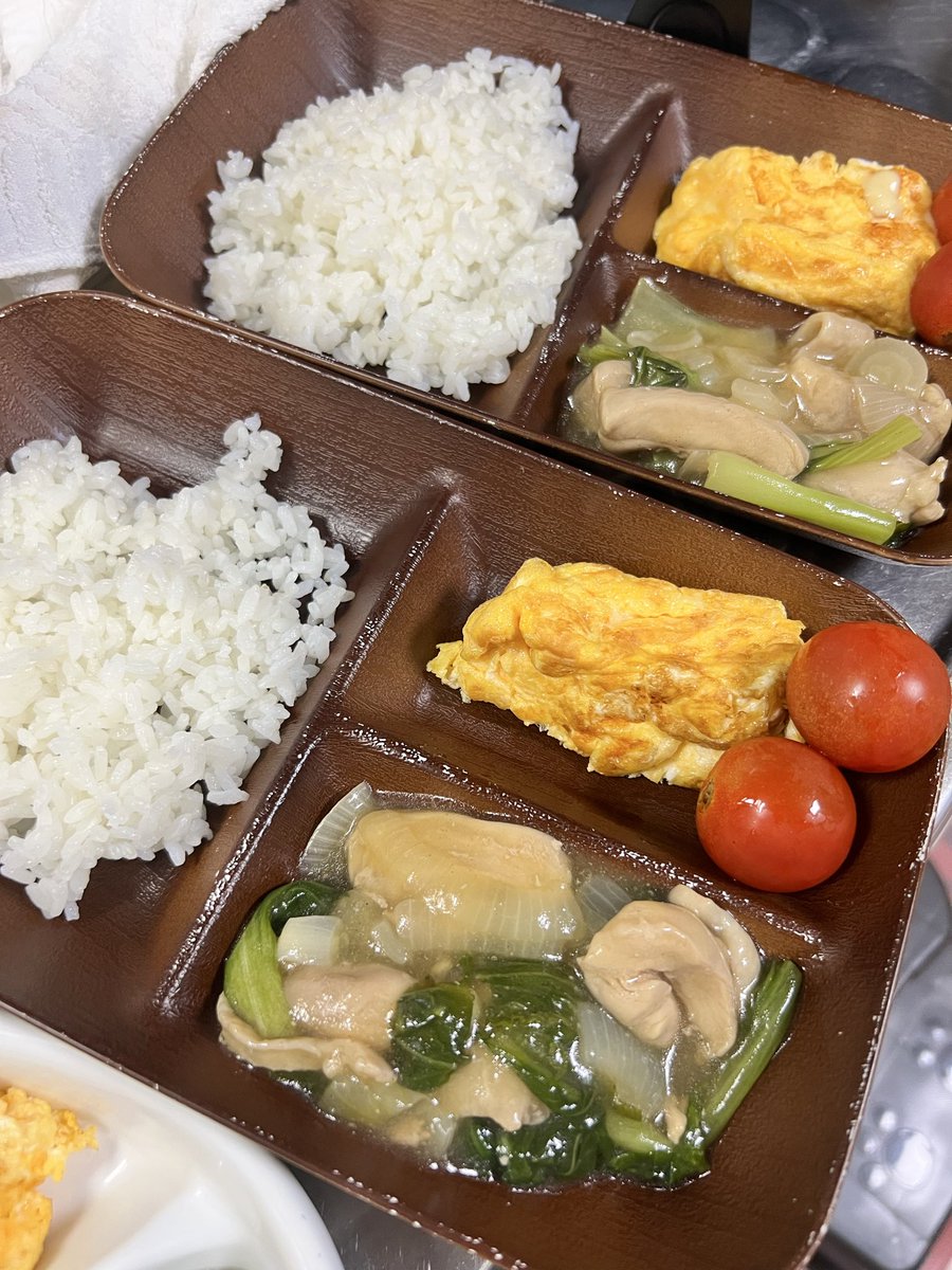 pitlovers's tweet photo. チーズ卵焼きからの雑なワンプレート
卵焼きのところにレタスとか
緑があれば赤緑でまだマシになってた気がする
まあいいんだよ、米が進めばさ https://t.co/5YD9FrbaML